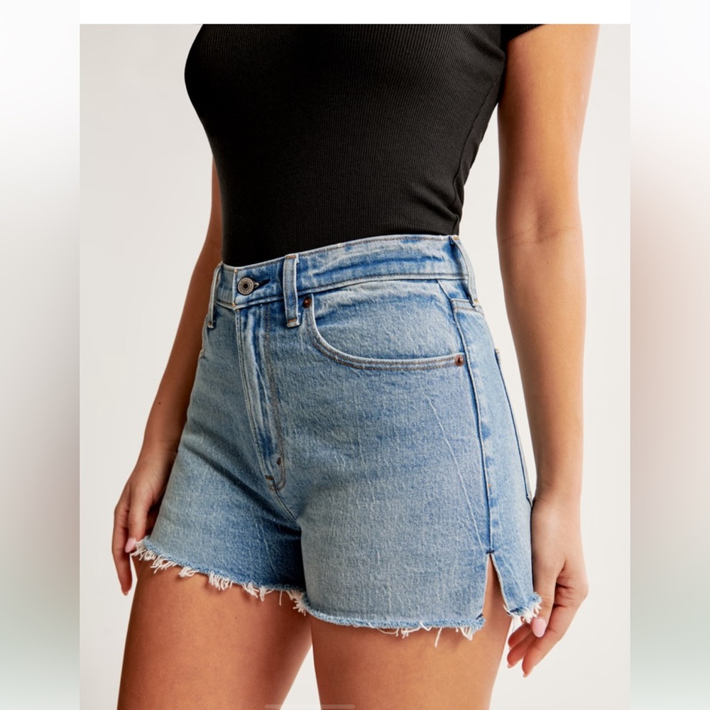 A&F Curve Love High Rise Mom Short